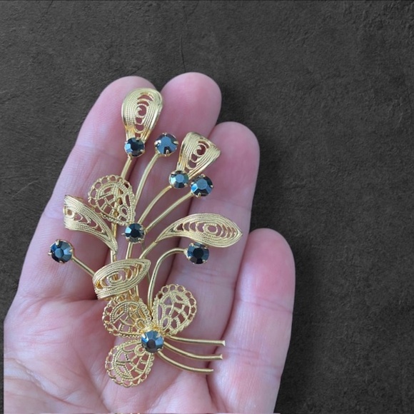 Women's Gold Tone Filigree Flower with Black Crystal Prong-Set Brooch & Earrings - Picture 2 of 6